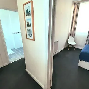  Apartment 2 Bedroom Ground Floor Flat - Mins To Beach